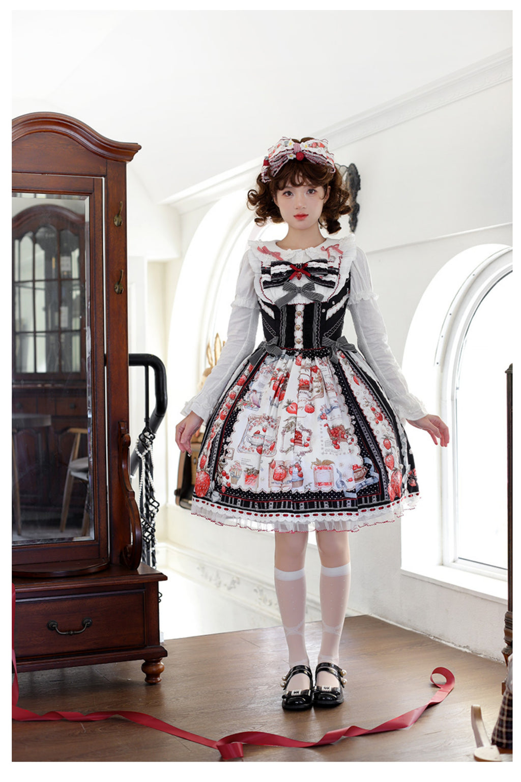 [Pre-orders available until 2/26] Strawberry Manor Print Jumper Skirt
