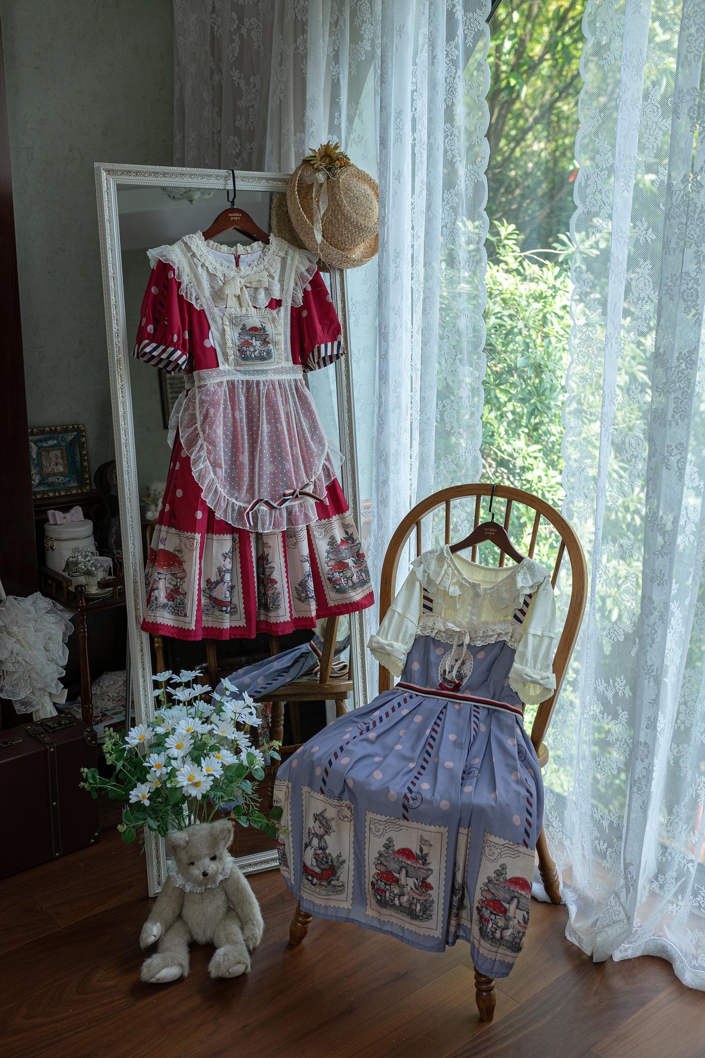 キノコとウサギの切手デザインジャンパースカート