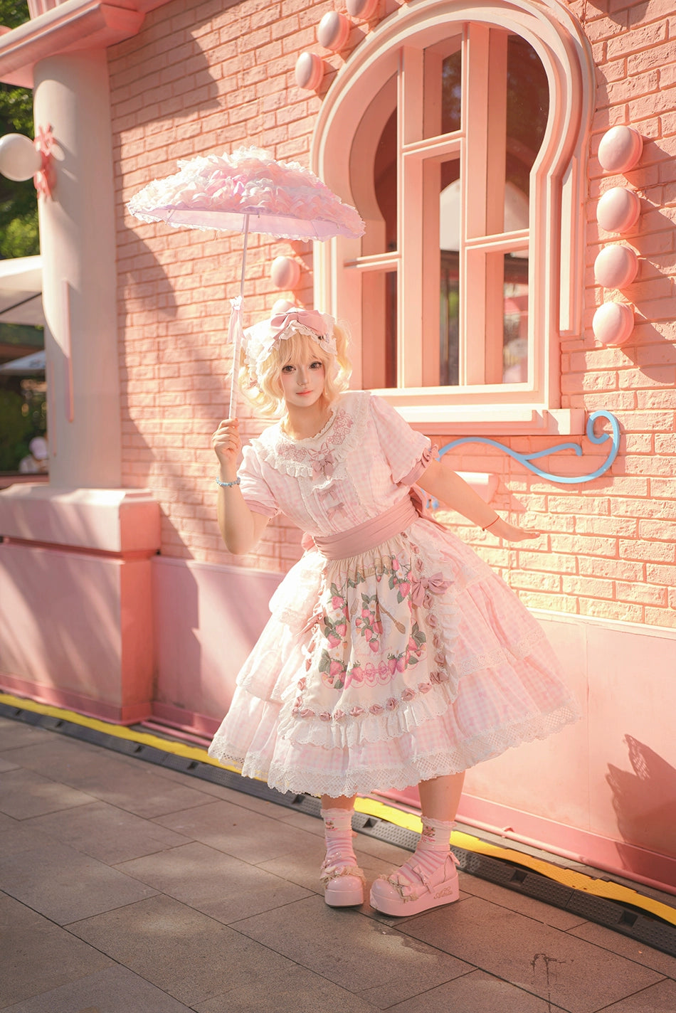 【受注予約8/18まで】Strawberry Sunshine Picnic カントリー風ワンピースとエプロン・ミドル丈