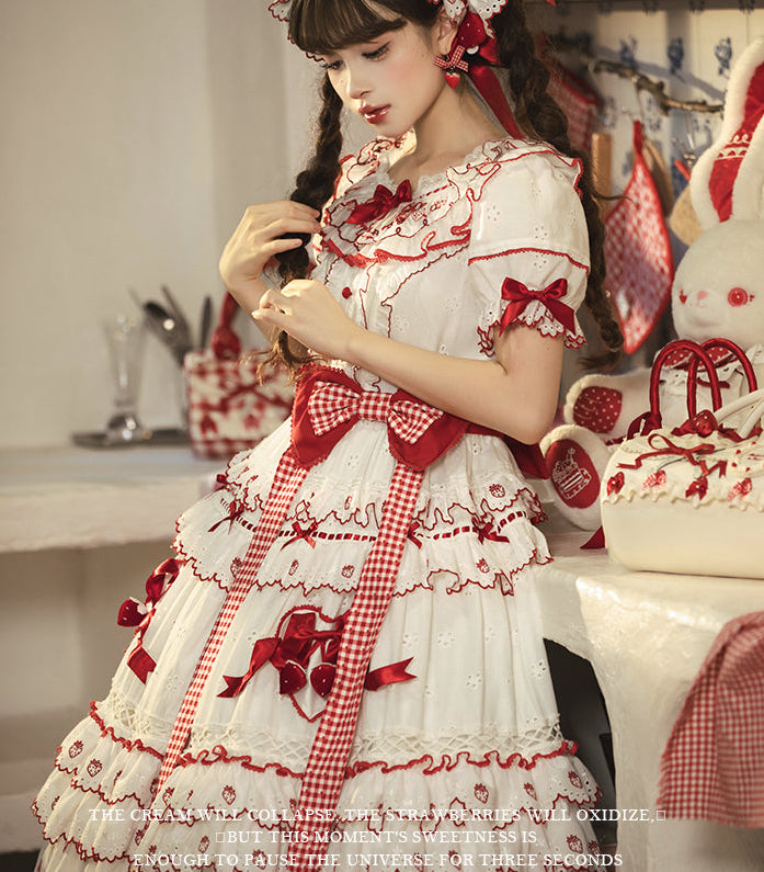 【受注予約11/18まで】Strawberry Cake Guide ティアードワンピース