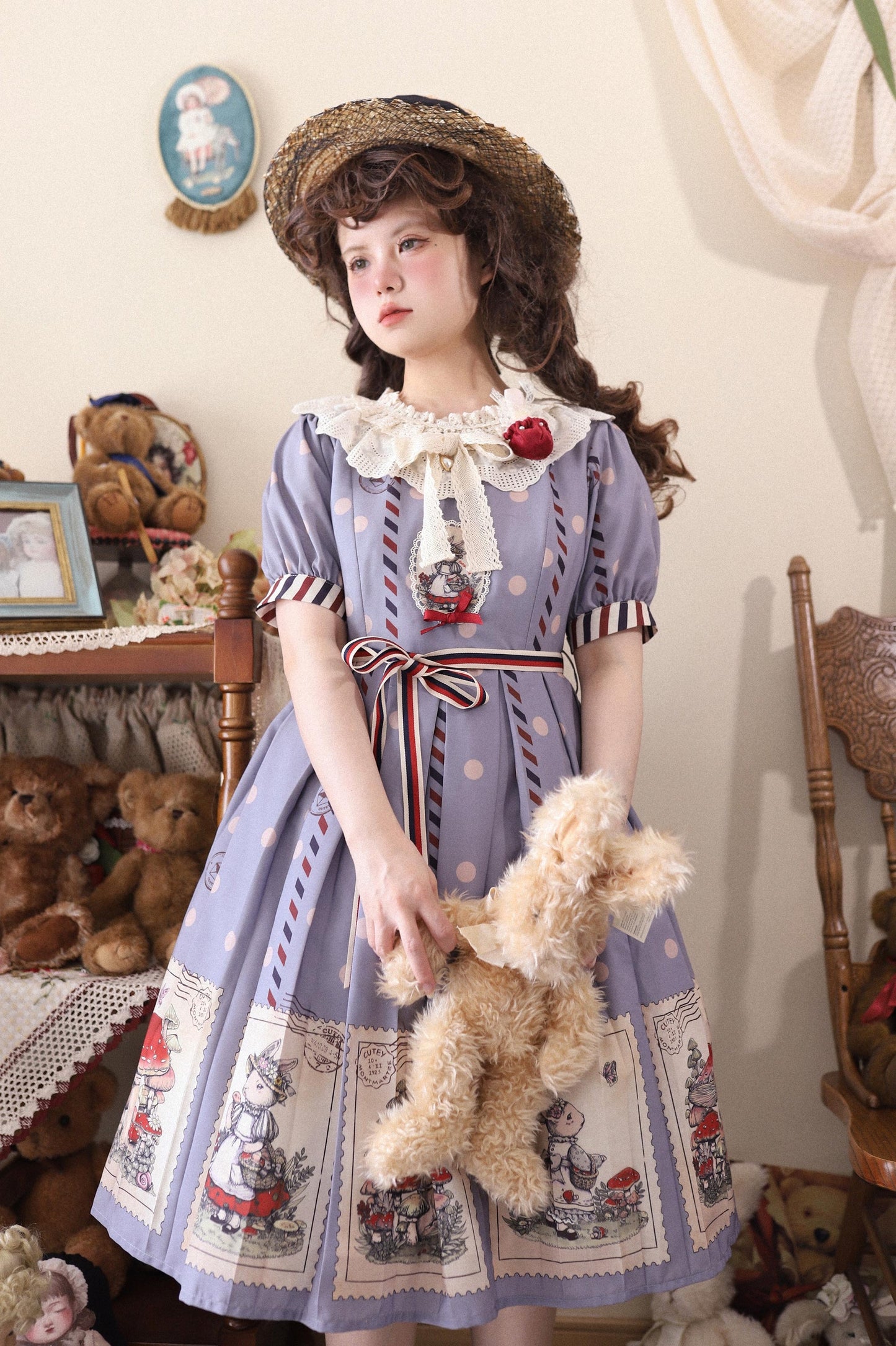 キノコとウサギの切手デザインワンピース