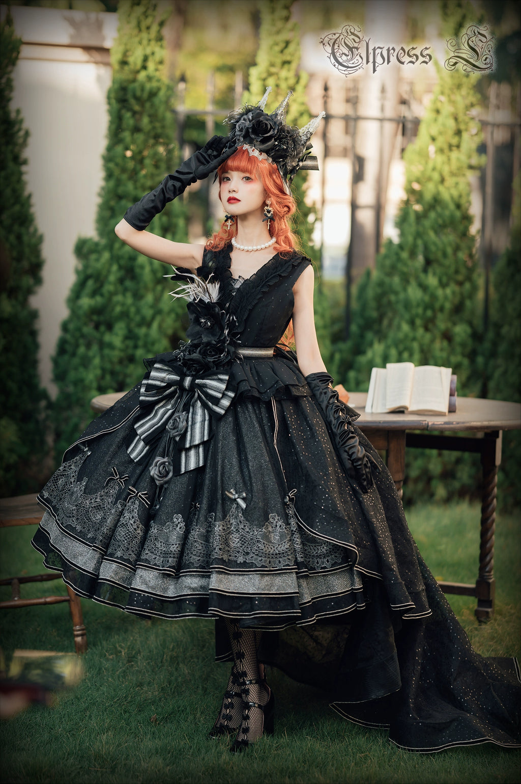 Rose Throne A dress with sparkling ribbons and flowers