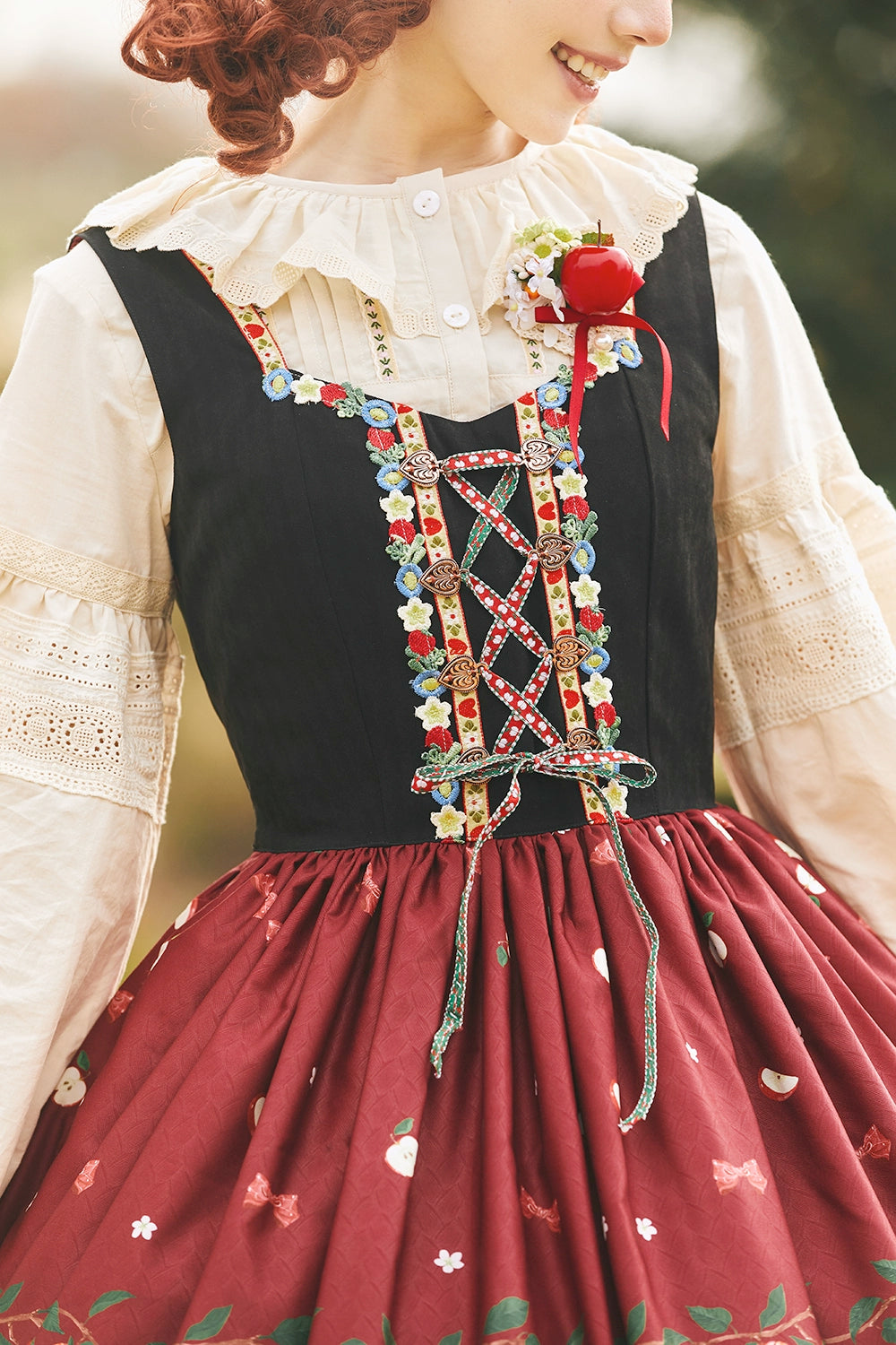 【予約販売】Apple Garden バイエルン風ジャンパースカート