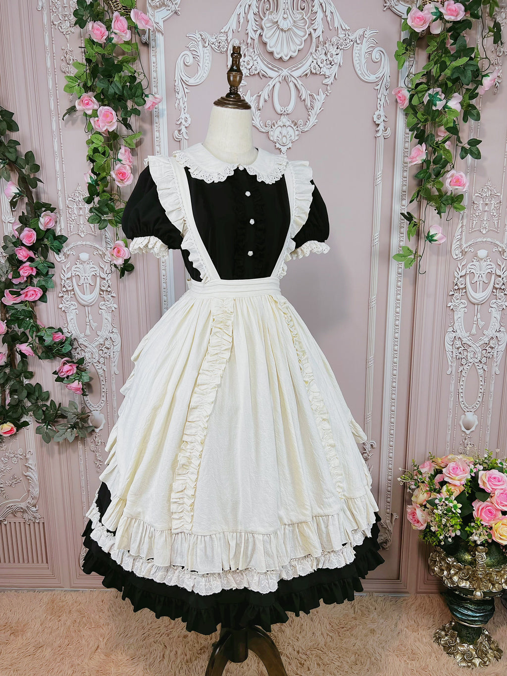 フリル襟の半袖メイドワンピース エプロン付き ロング丈