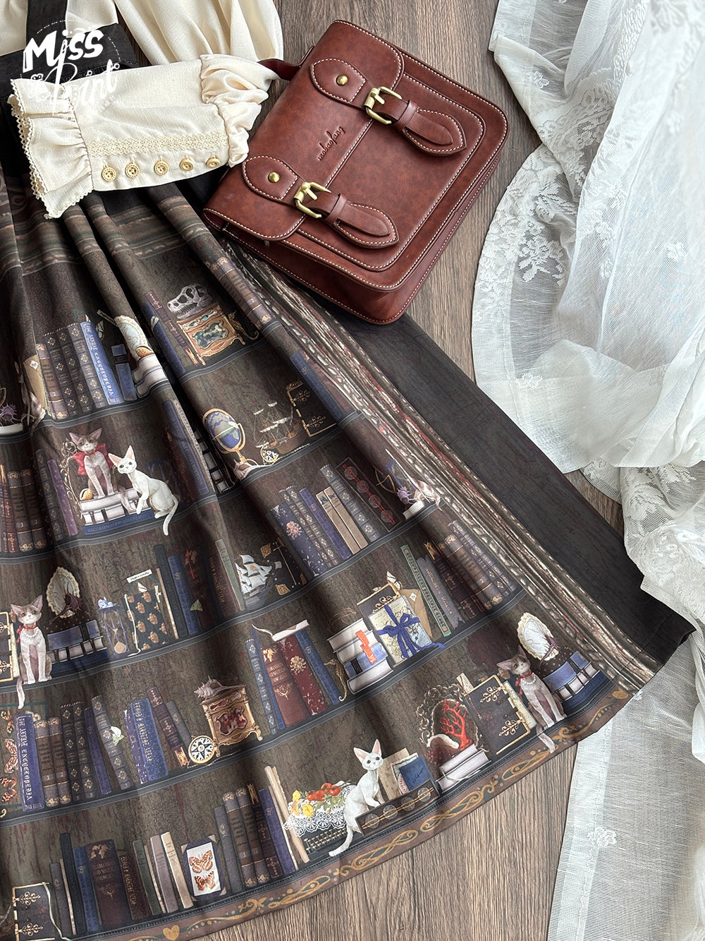 【受注予約11/6まで】German Bookcase サスペンダースカート