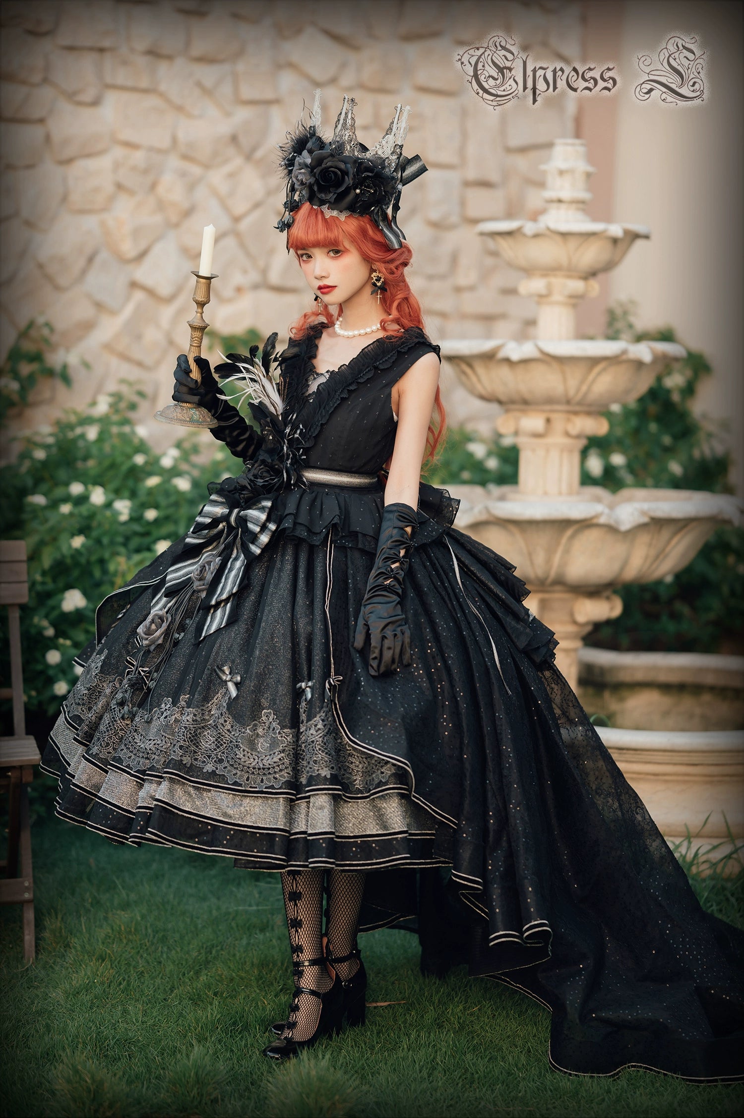 Rose Throne A dress with sparkling ribbons and flowers