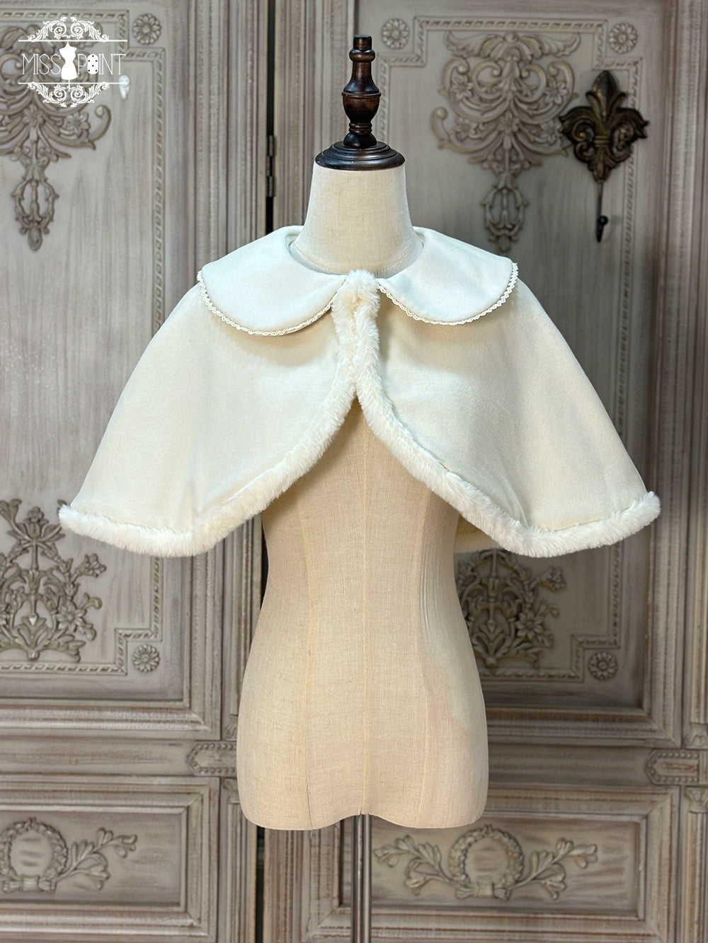 [Pre-orders available until 12/4] Classic Chocolat Stripe Short Cape