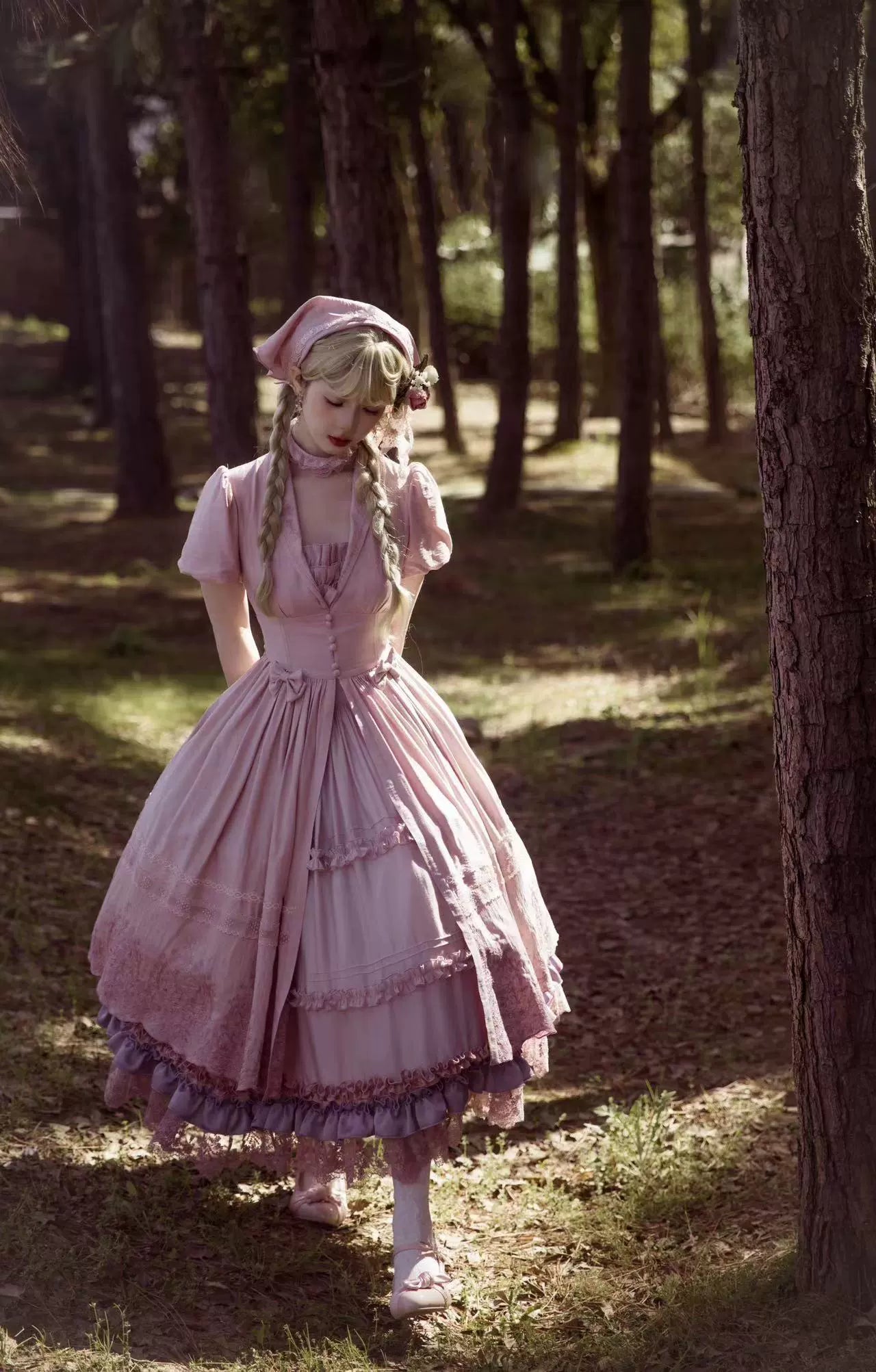Fourteen-line poem: Lace and frilled inner skirt