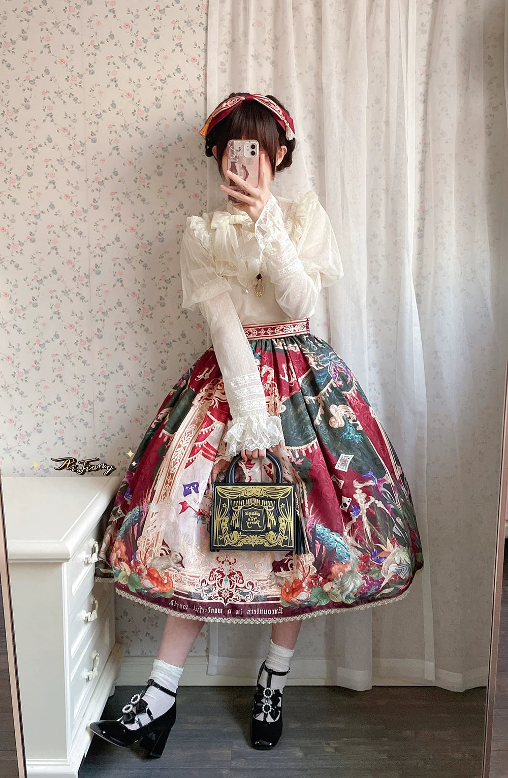 [Pre-order] Wanhua Mirror Western Aristocrat-style Skirt, Lace Type