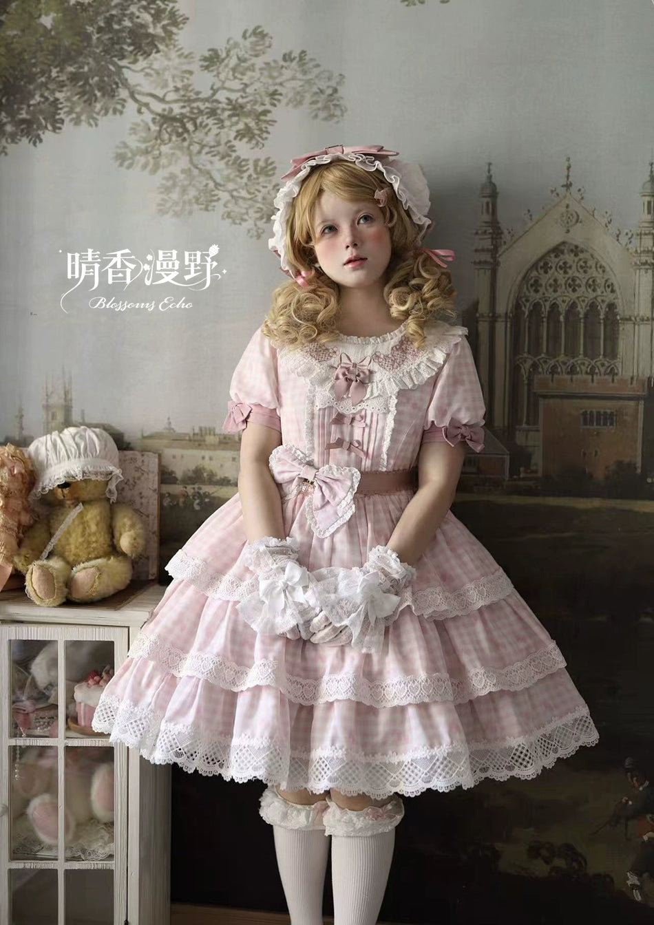 【受注予約8/18まで】Strawberry Sunshine Picnic カントリー風ワンピースとエプロン・ショート丈