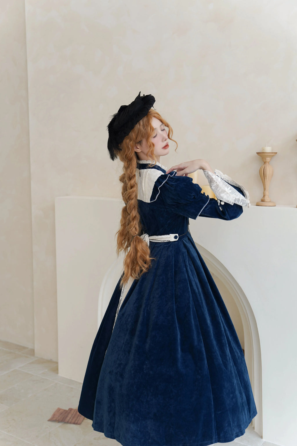[Pre-orders available until 12/1] Suijaku stand-up collar velvet dress and cape