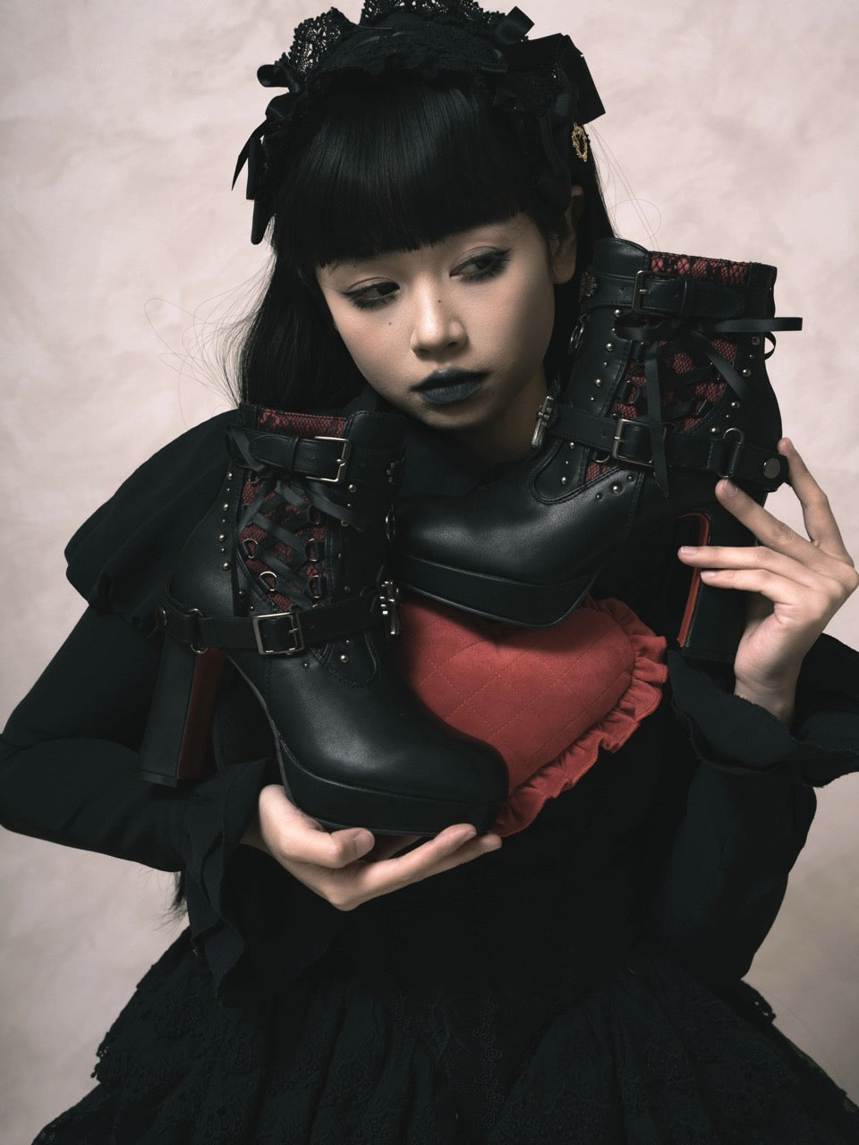 【暗黒の詩】レッドソール×黒紗のゴシックハイヒールブーツ