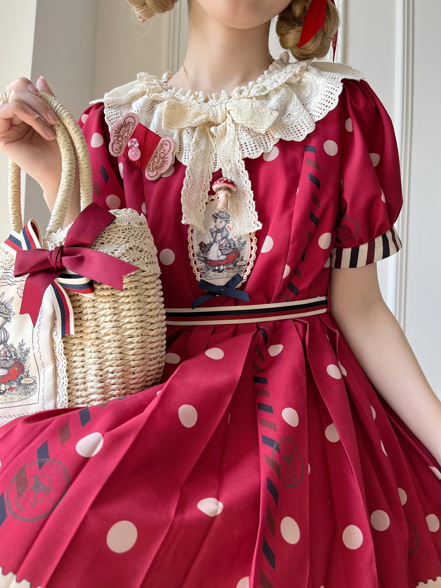 キノコとウサギの切手デザインワンピース