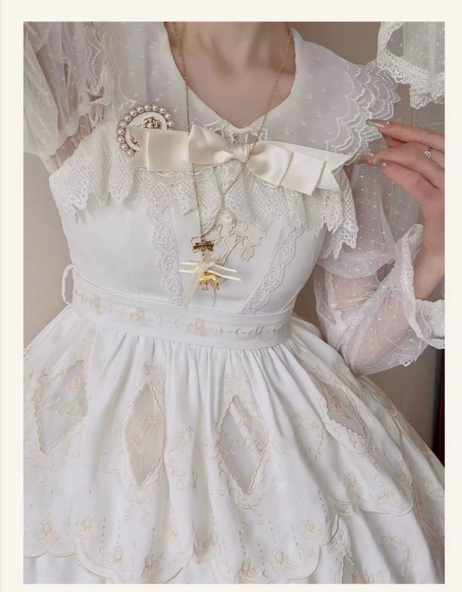 White Iris 月明かりのアヤメ刺繍ジャンパースカート