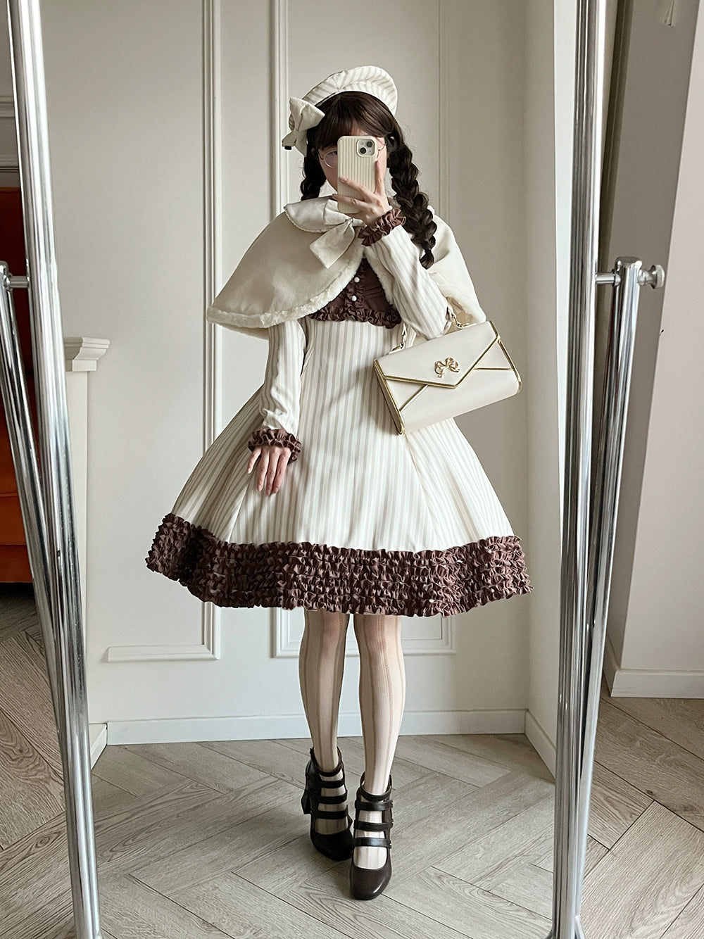 [Pre-orders available until 12/4] Classic Chocolat Stripe Short Cape