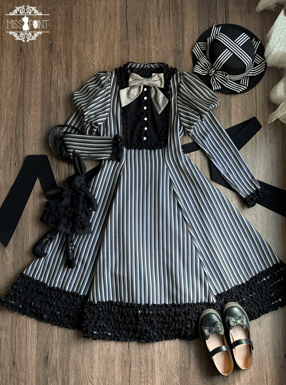 [Pre-orders available until 12/4] Classic Chocolat Stripe Long Dress
