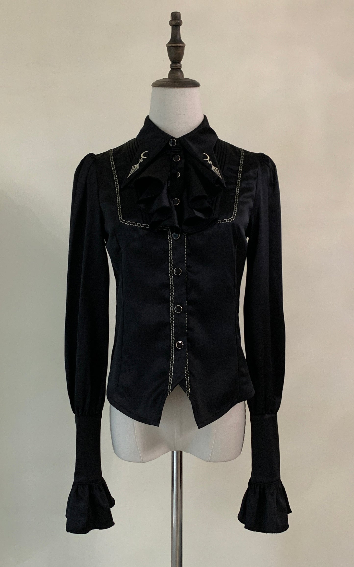 [Sale period has ended] Fallen Moon Law Prince Classical Jabotai Blouse