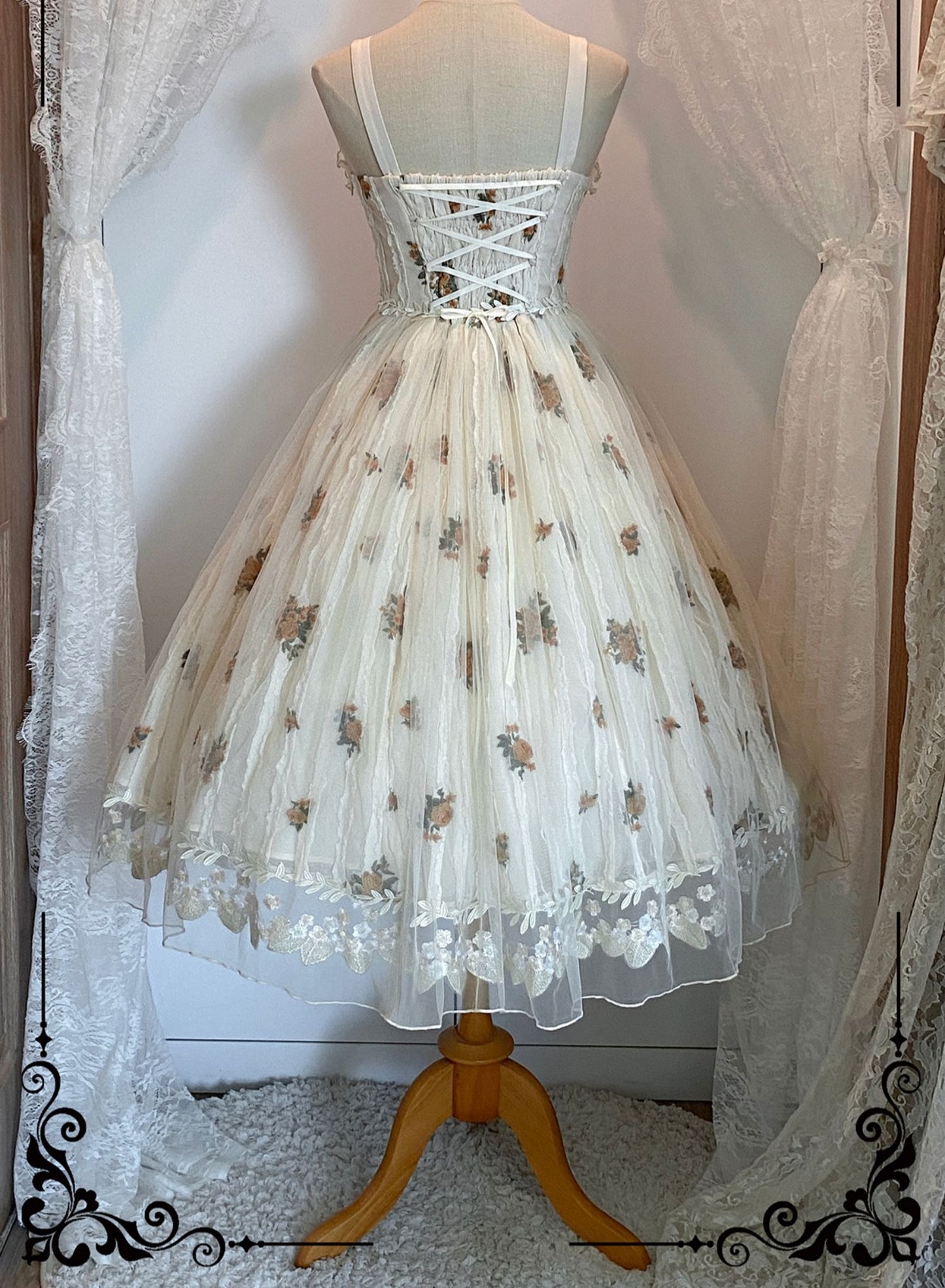 【受注予約8/27まで】Chloris 刺繍ジャンパースカート