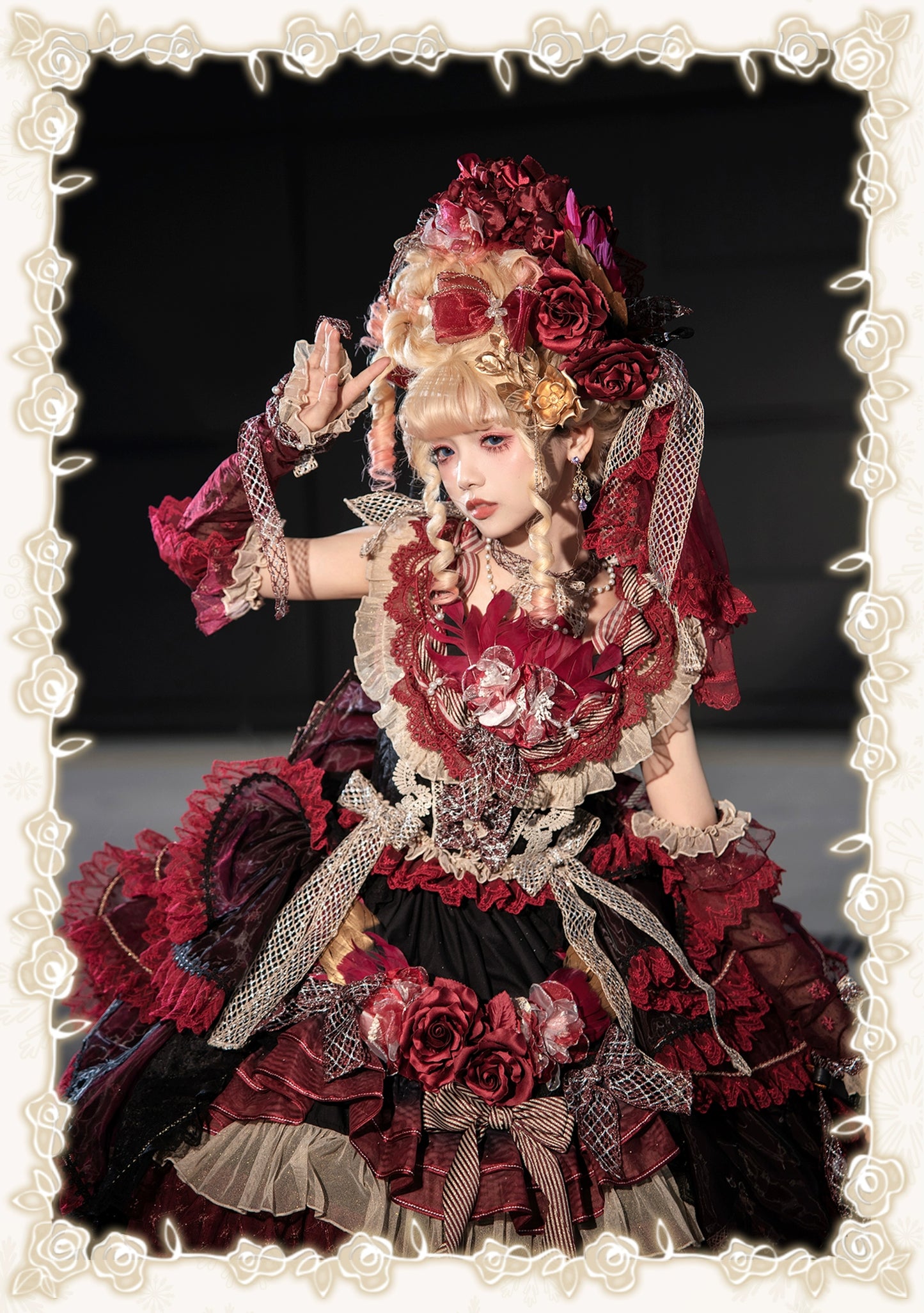 【受注予約8/13まで】Snow Rose Princess トレーン付きドレス・レッド×ブラック（ゴールド）