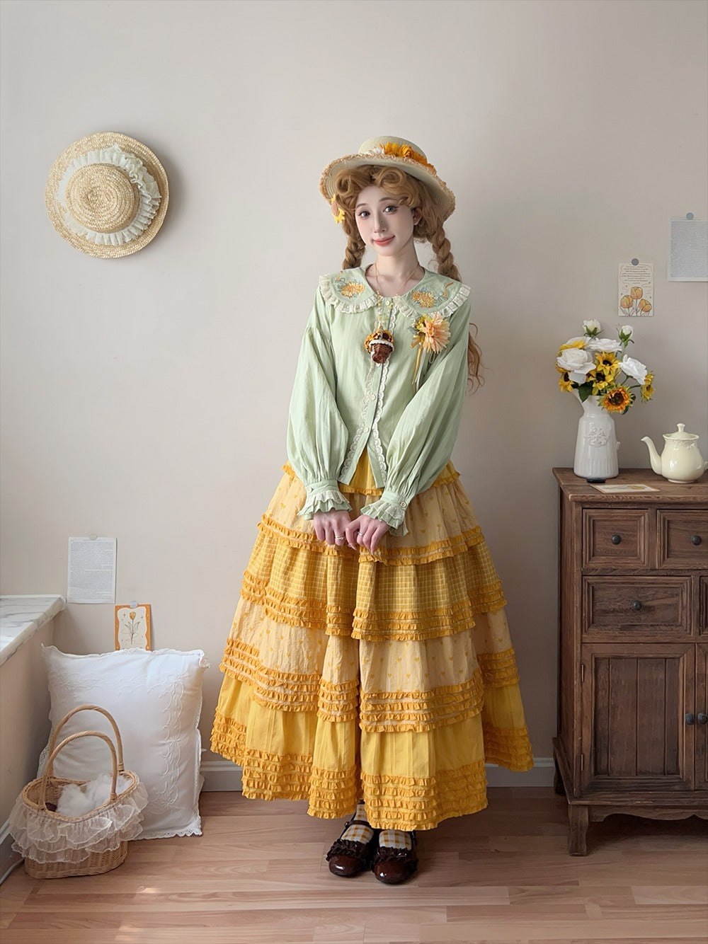 [Pre-order] Gardening Sunflower Embroidered Collar Blouse