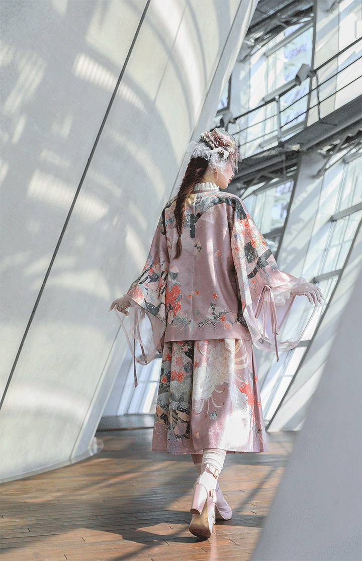 和ロリ苔桃の花咲くエレガント羽織