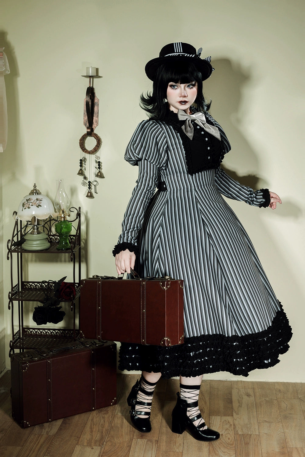[Pre-orders available until 12/4] Classic Chocolat Stripe Long Dress