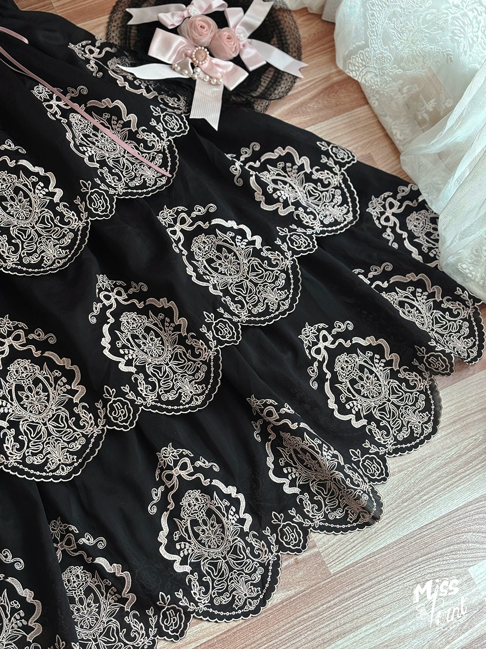 【予約販売】Noble Garden 付け袖付き刺繍ワンピース