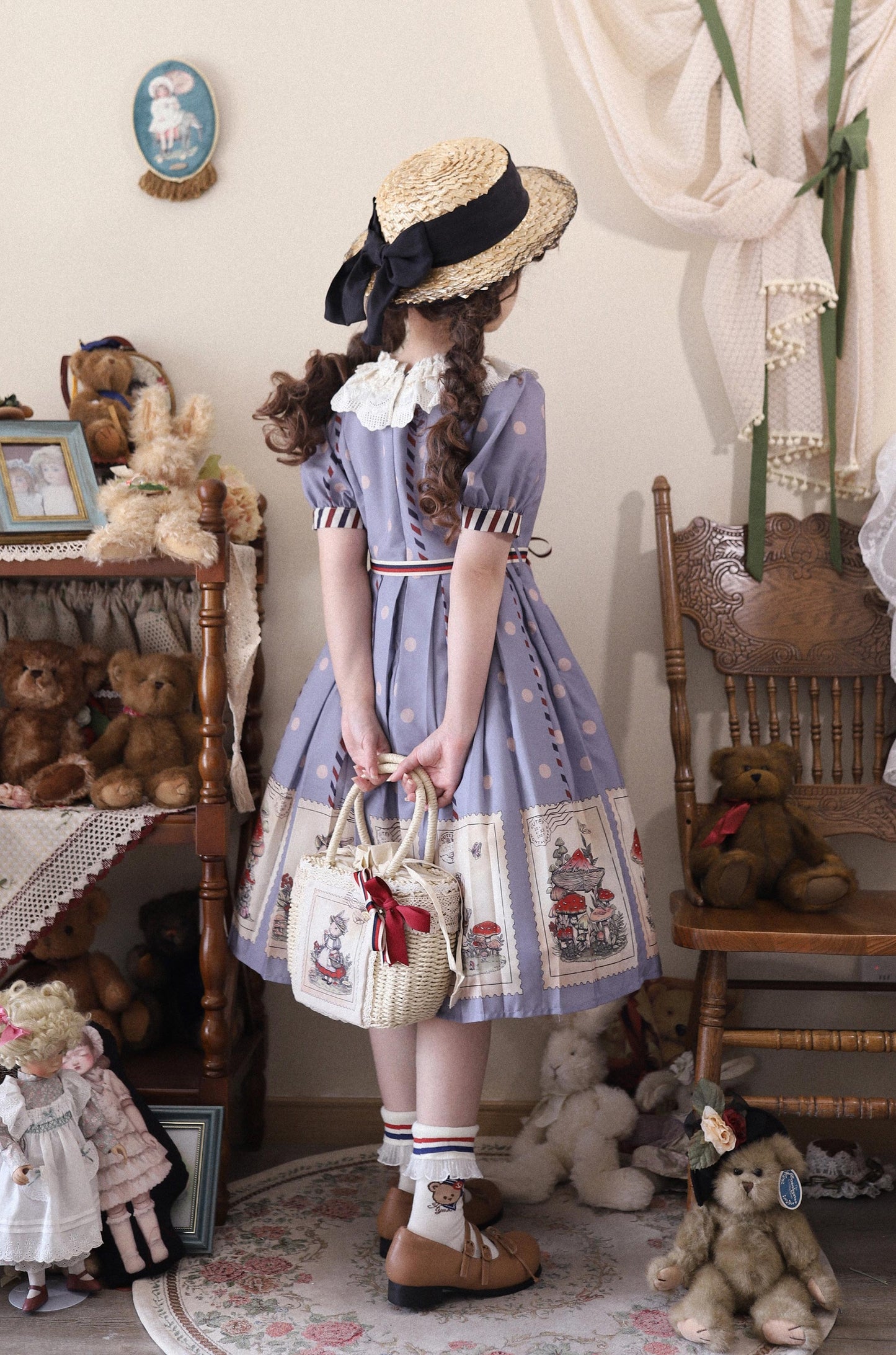 キノコとウサギの切手デザインワンピース