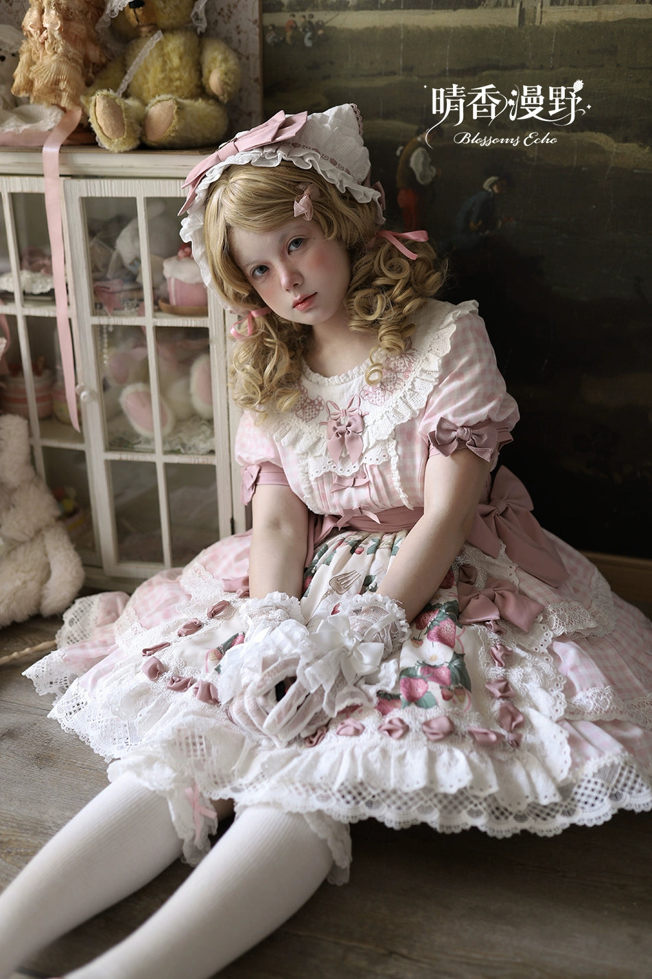 【受注予約8/18まで】Strawberry Sunshine Picnic カントリー風ワンピースとエプロン・ショート丈