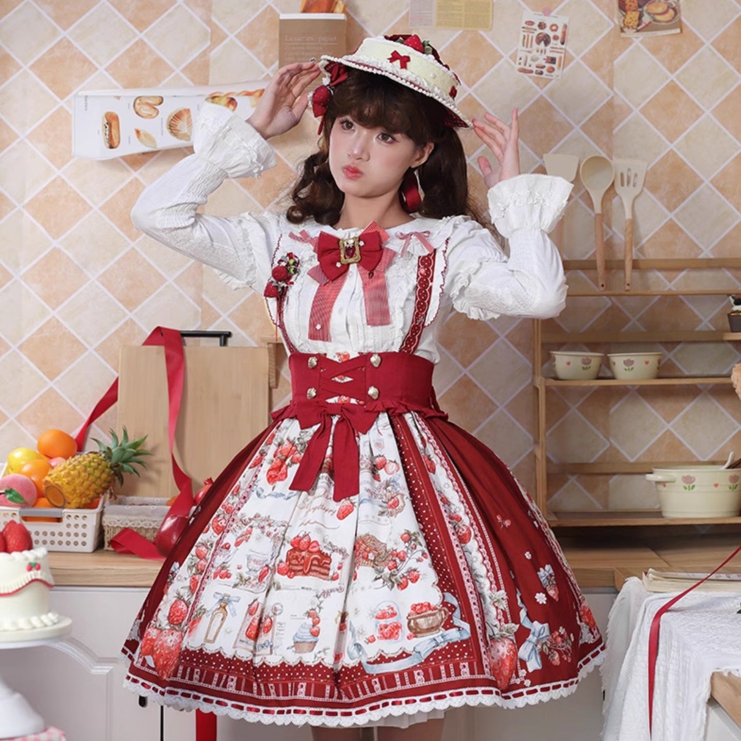 【受注予約2/26まで】Strawberry Manor プリントサスペンダースカート