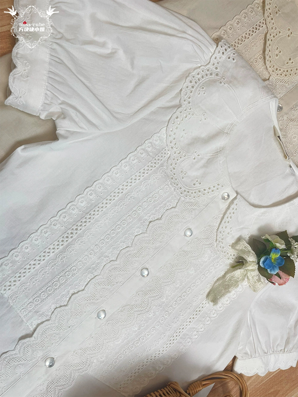 [Pre-orders available until 2/19] Sweetie Sheep Cutwork Lace Short Sleeve Blouse
