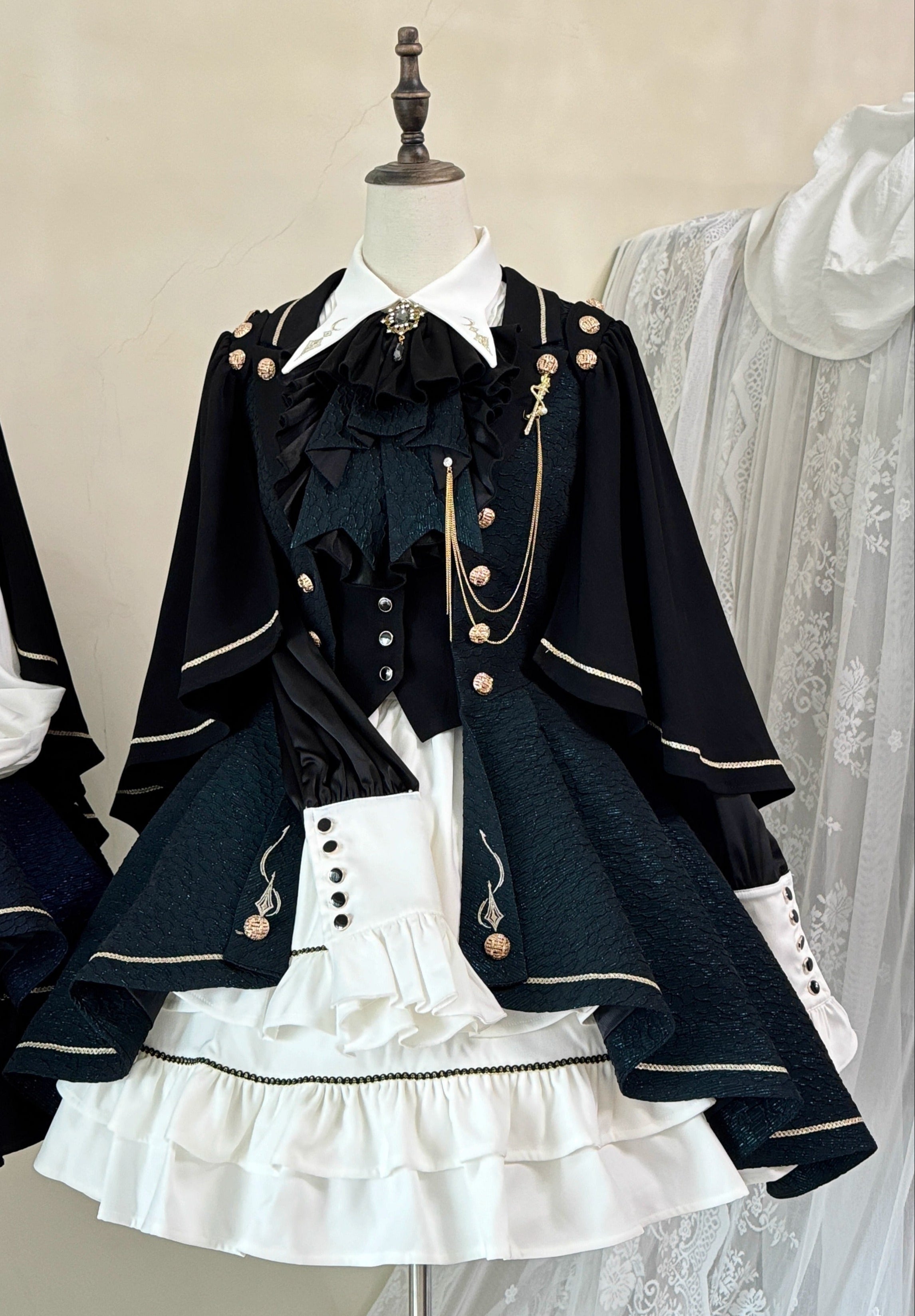[Resale/Pre-orders until 10/16] Fallen Moon Law Vest with Cape