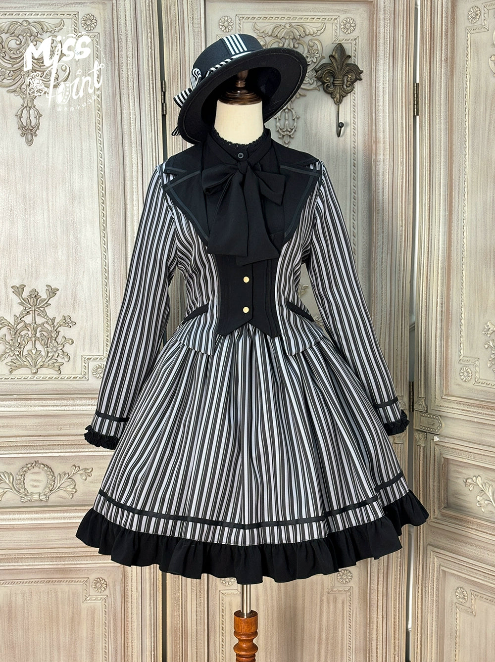 [Pre-orders available until 12/4] Classic Chocolat Stripe Short Jacket