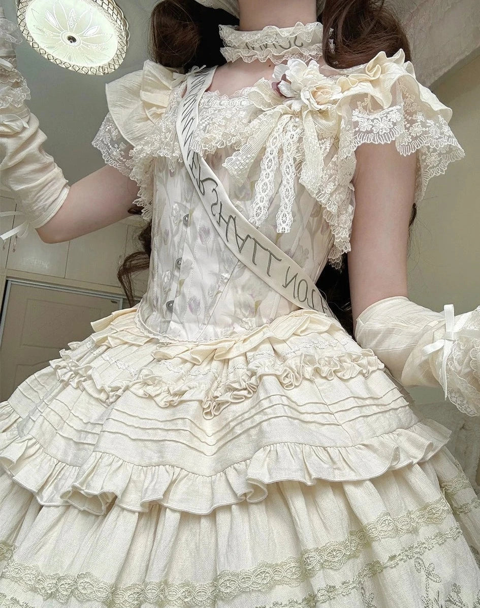 Fourteen-line poem: Lace camisole corset