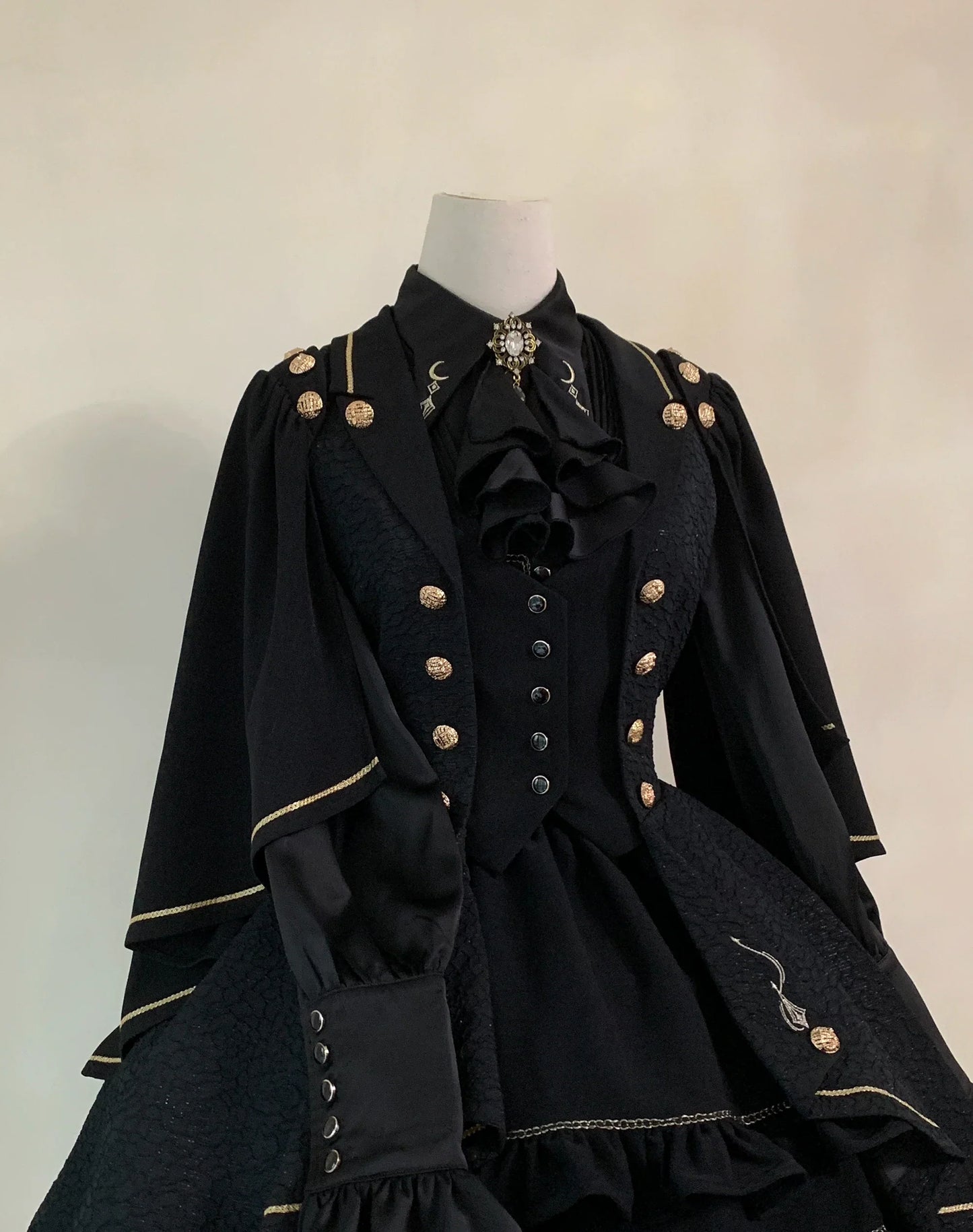 [Sale period has ended] Fallen Moon Law Vest with cape