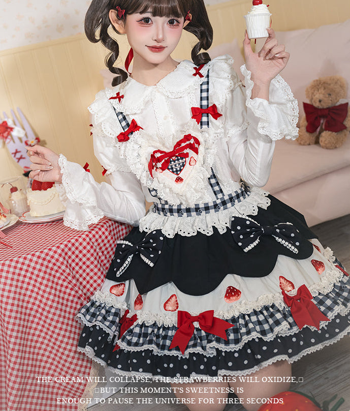 【受注予約11/18まで】Strawberry Cake Guide ブラウス