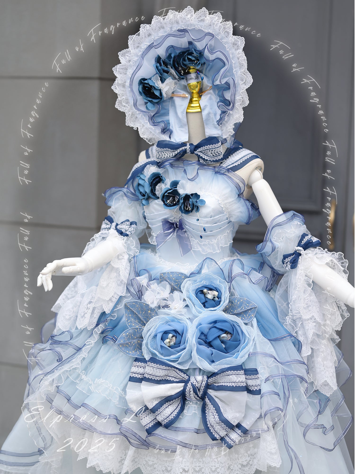 [Pre-orders available until 2/26] Full of Fragrance Dress with Train and Inner Skirt - Blue
