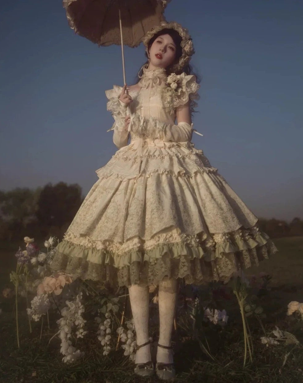 Fourteen-line poem: Lace and embroidered skirt