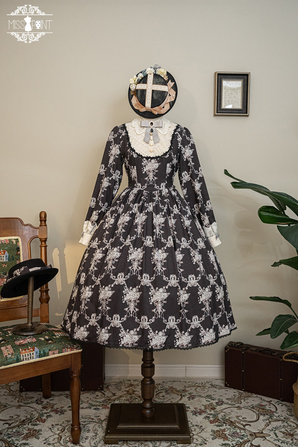 [Pre-order] Antique Flower Wall Dress