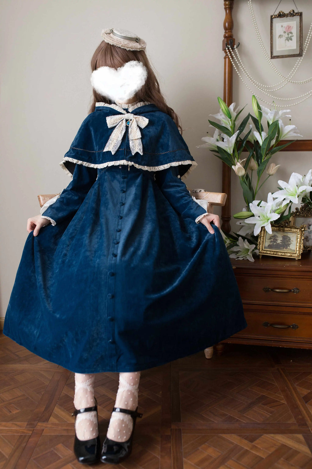 [Pre-orders available until 12/1] Suijaku stand-up collar velvet dress and cape