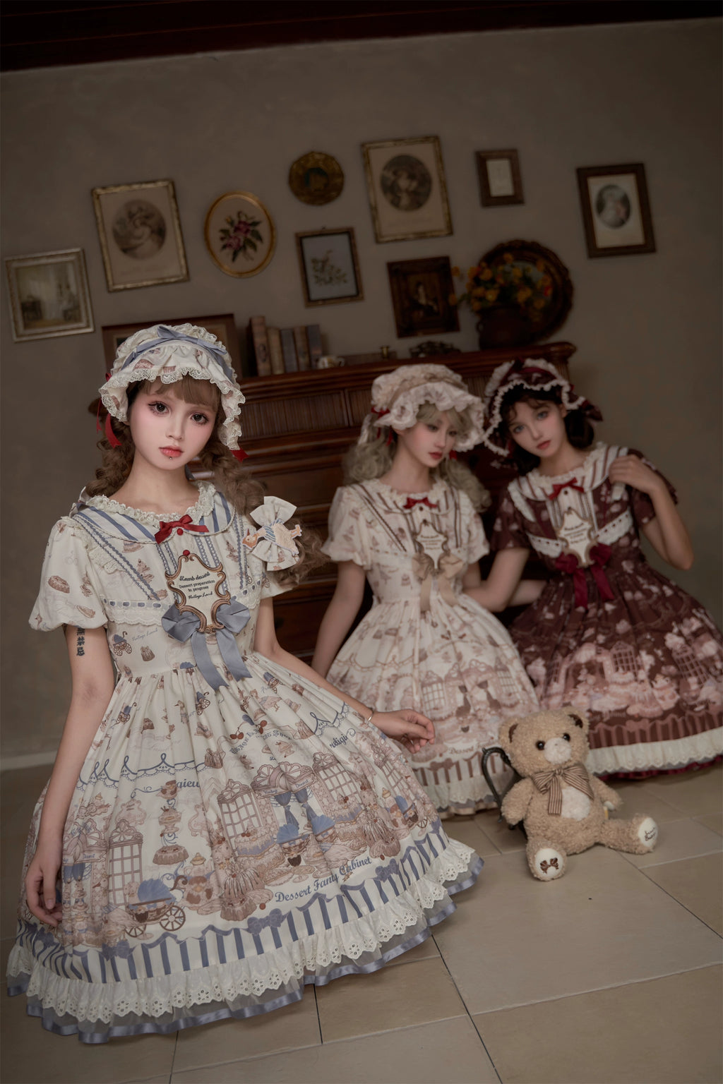 [Pre-orders available until 10/28] Antique Dessert Room Short Sleeve Dress