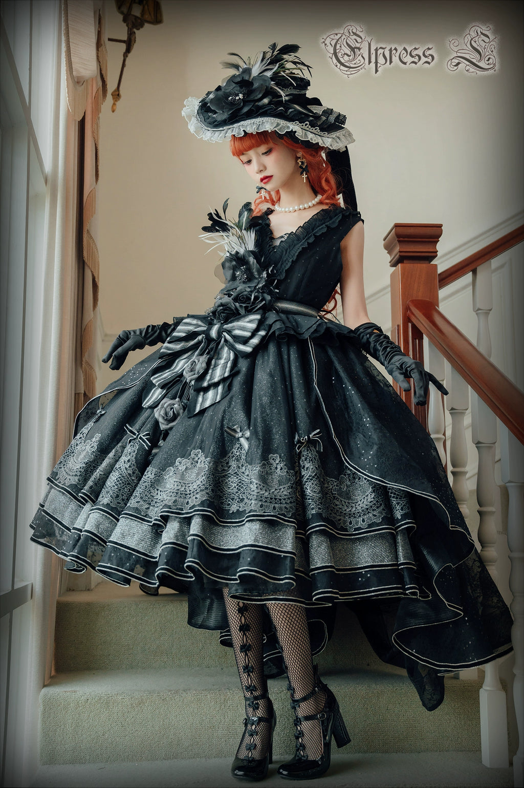 Rose Throne A dress with sparkling ribbons and flowers
