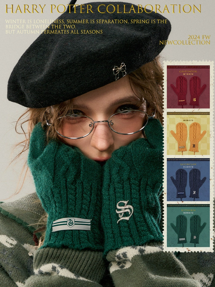 [Pre-order] Hogwarts School of Witchcraft and Wizardry Cable Knit Mittens [Buy together for 20% off]