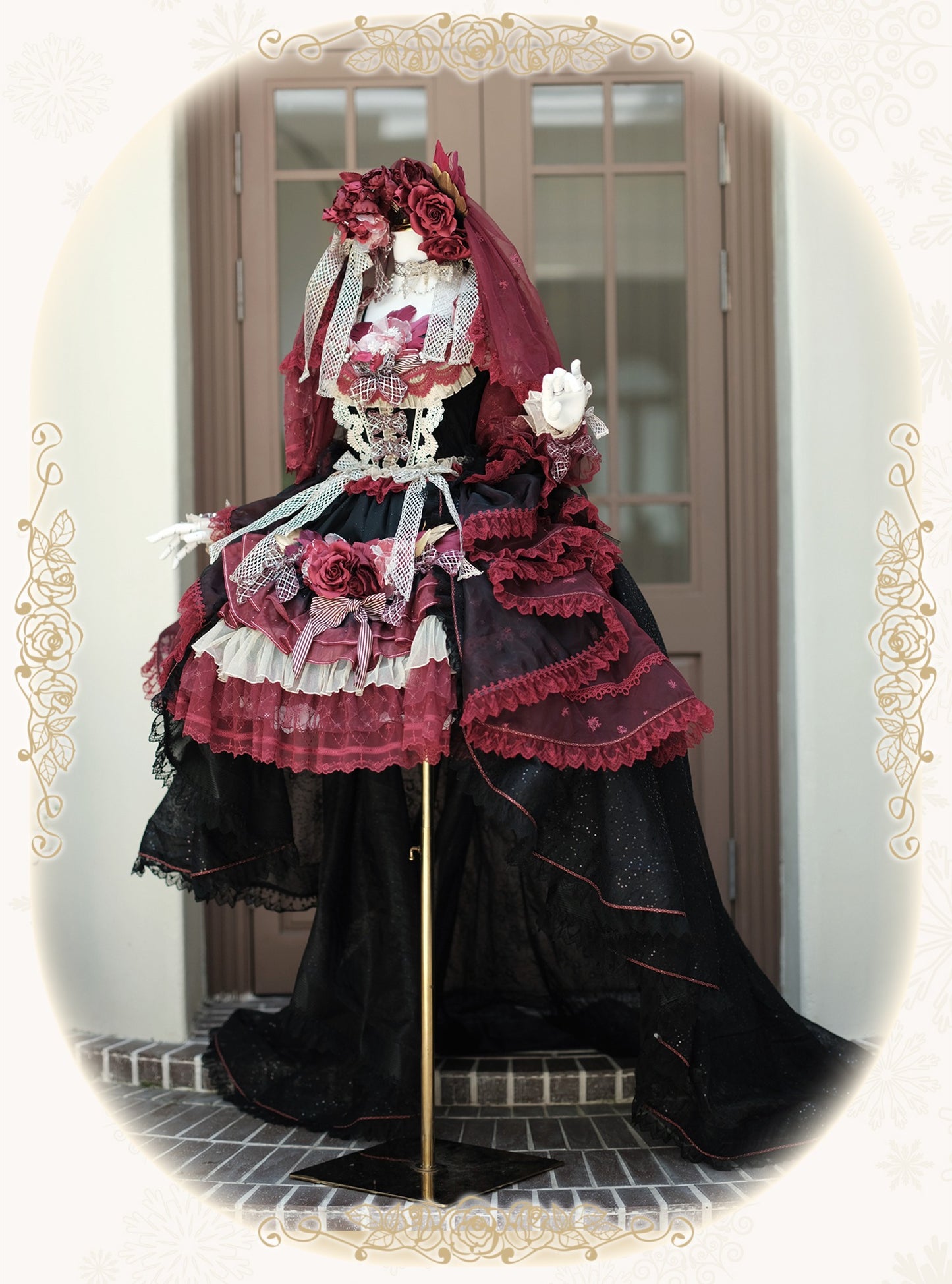 【受注予約8/13まで】Snow Rose Princess トレーン付きドレス・レッド×ブラック（ゴールド）