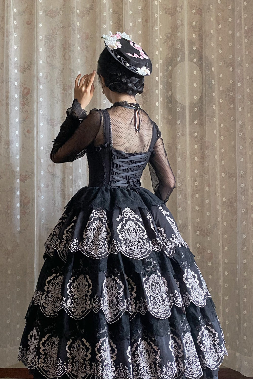 【受注予約9/25まで】Noble Garden 刺繍ジャンパースカート