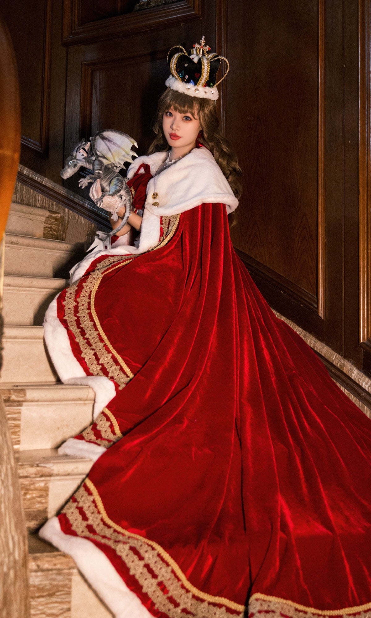 [Pre-orders available until 9/15] Star Crown Crimson Luxury Cloak