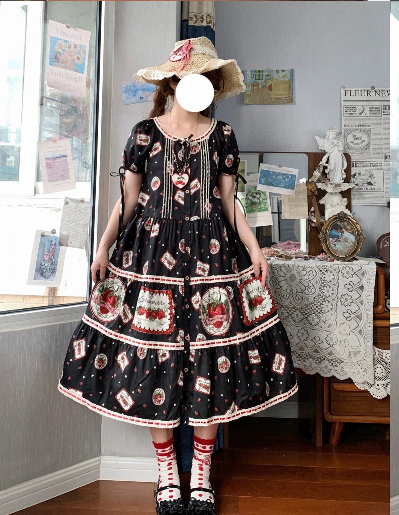 [Pre-orders available until 8/23] Strawberry Farm Walking Short Sleeve Dress Mid-length