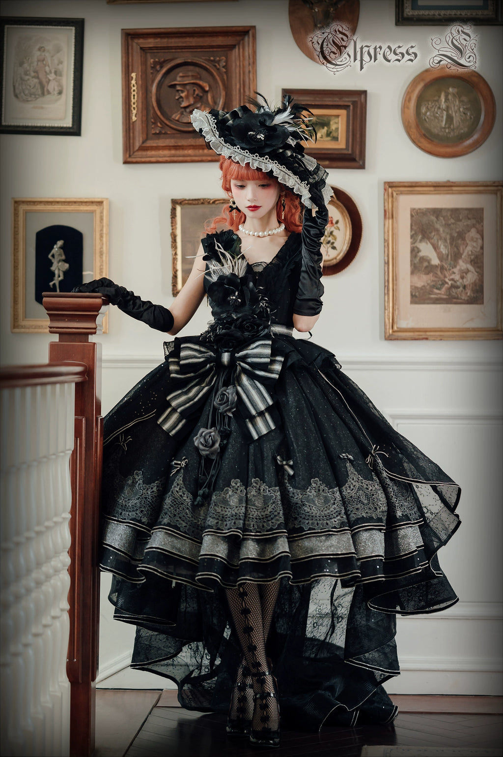 Rose Throne A dress with sparkling ribbons and flowers