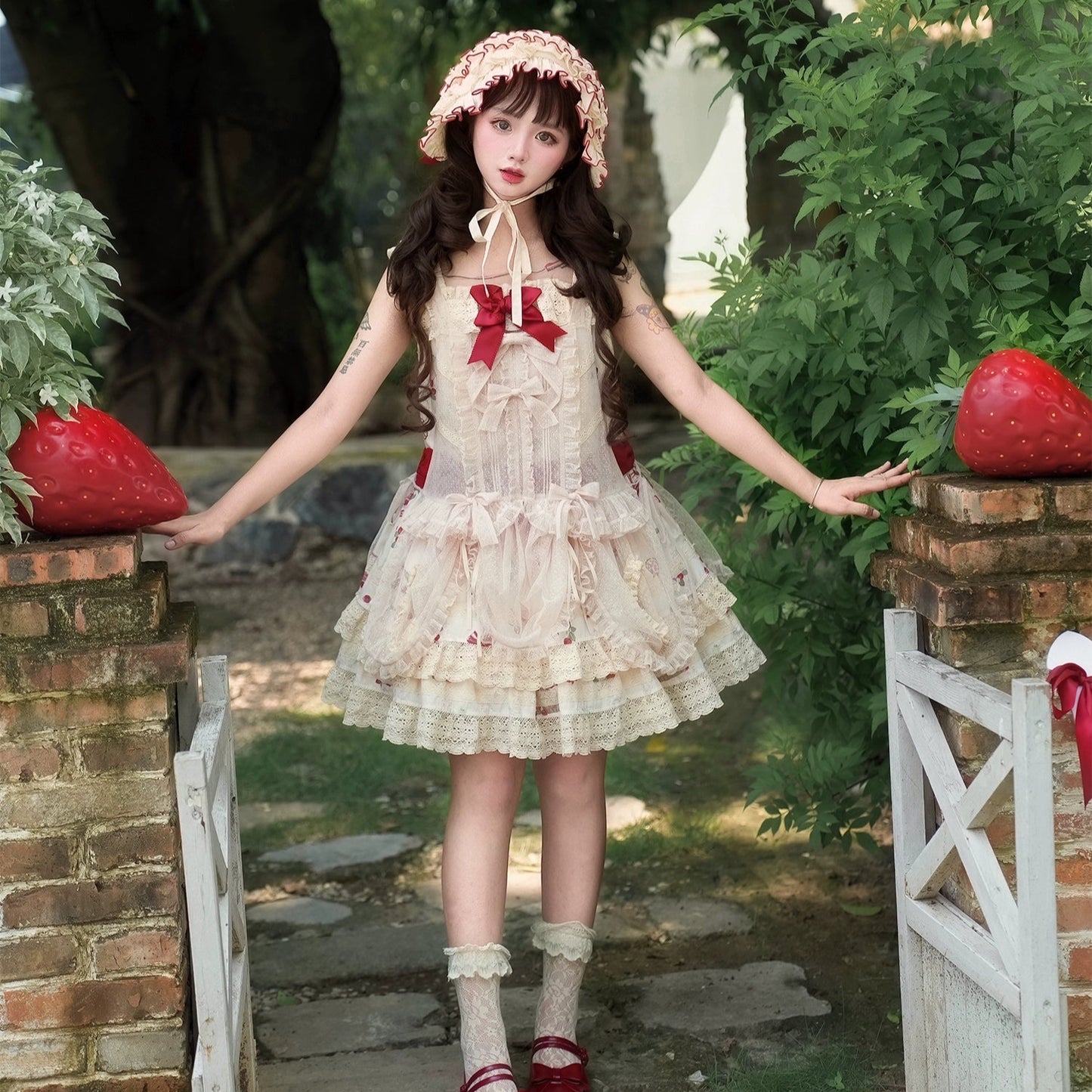 【受注予約8/14まで】 Strawberry Whisper プリントジャンパースカート