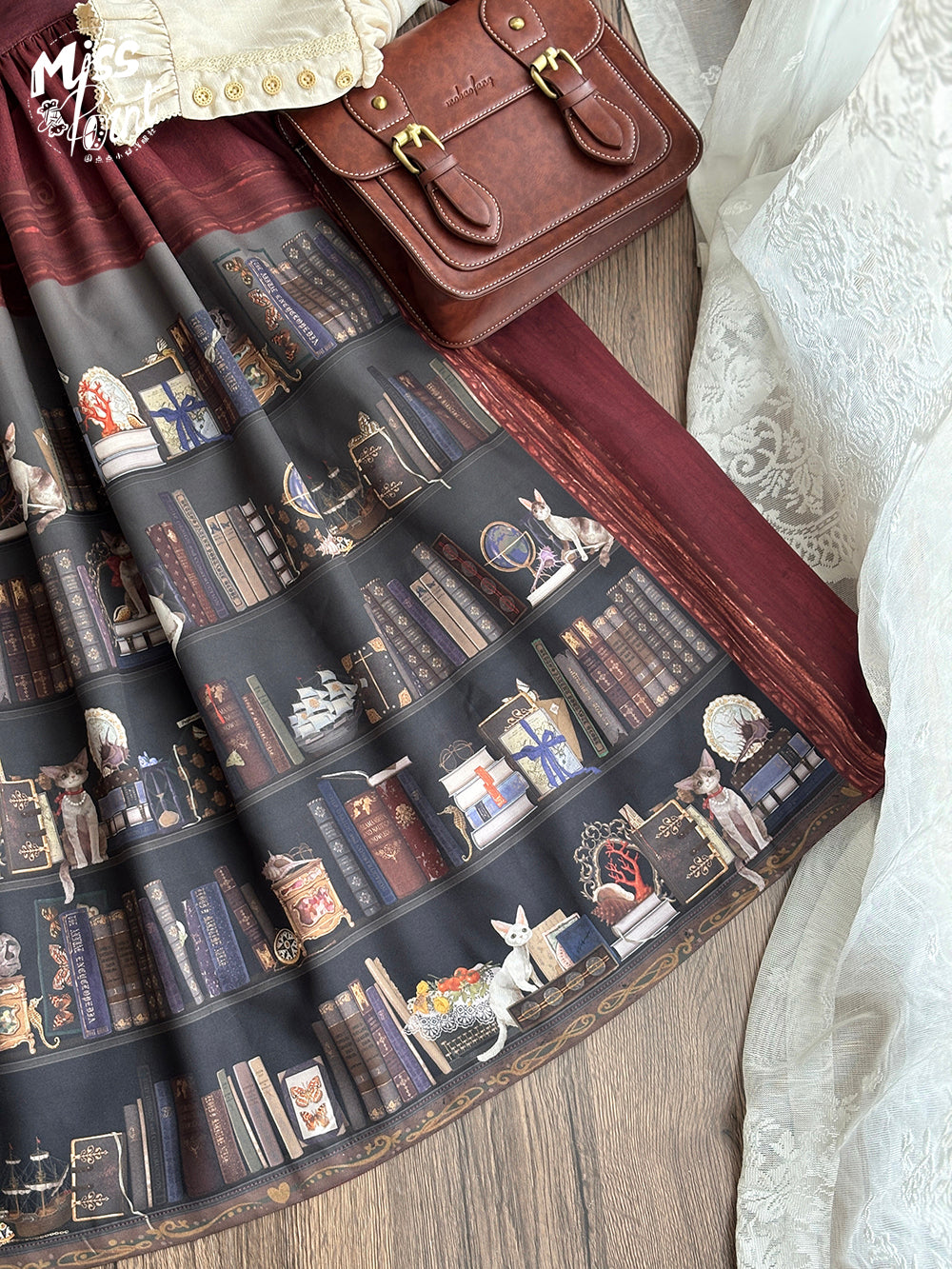 【受注予約11/6まで】German Bookcase サスペンダースカート